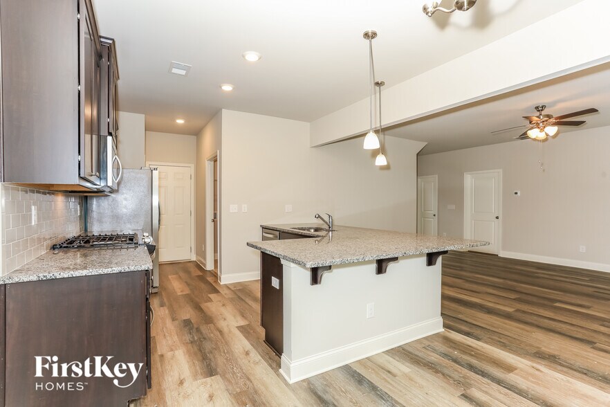 Building Photo - 208 Cheshire Dr