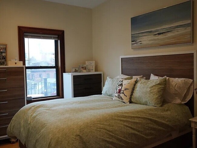 Building Photo - 11 Milford St