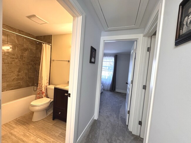 Building Photo - 2210 Clifton Pl