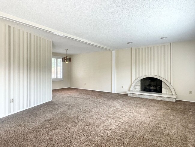 Building Photo - Skiers Haven Near Cottonwood Canyons!