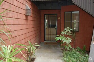 Building Photo - Charming 3 bedroom, 2 bathroom