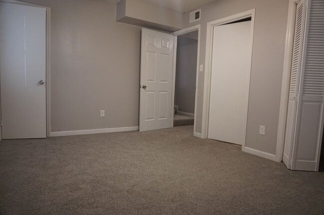 Building Photo - 65 Sycamore Cir