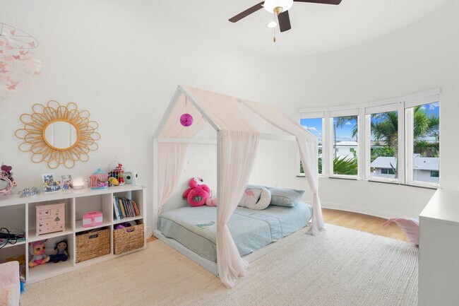 Building Photo - 2739 NE 15th St