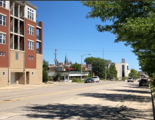 Building Photo - Marquette Housing- 509