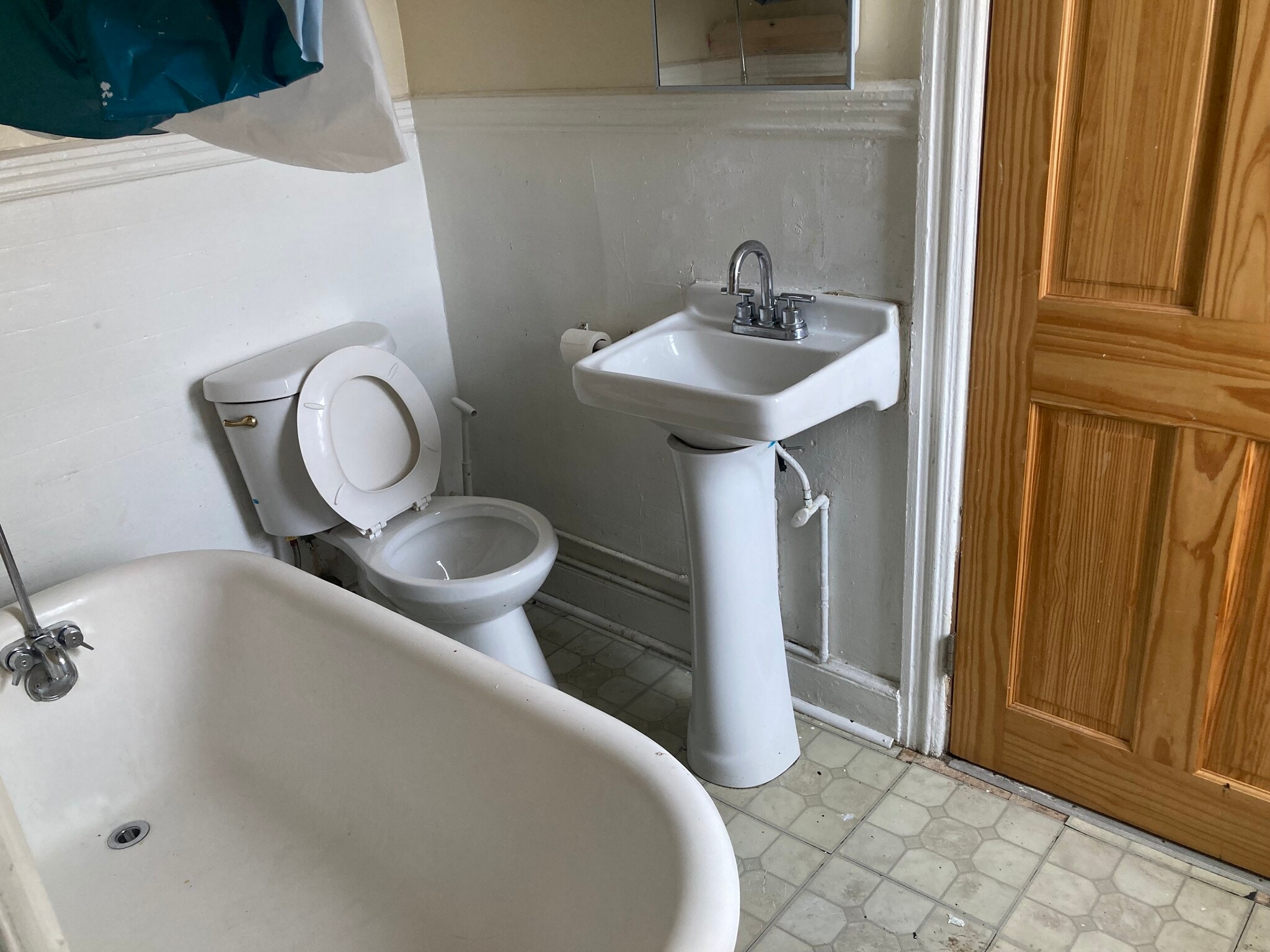 Building Photo - 509 Chalkstone Ave