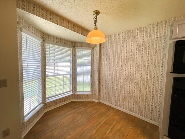 Building Photo - 107 S Village Knoll Cir