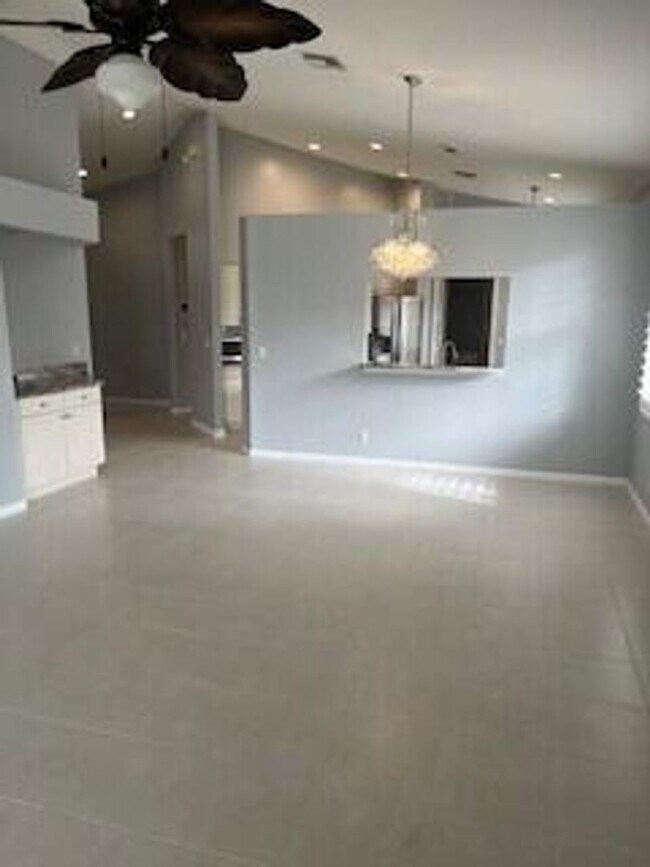 Building Photo - 2641 Clipper Cir