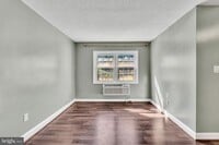 Building Photo - 2237 Farrington Ave