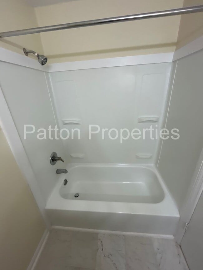 Building Photo - Oak Grove Community