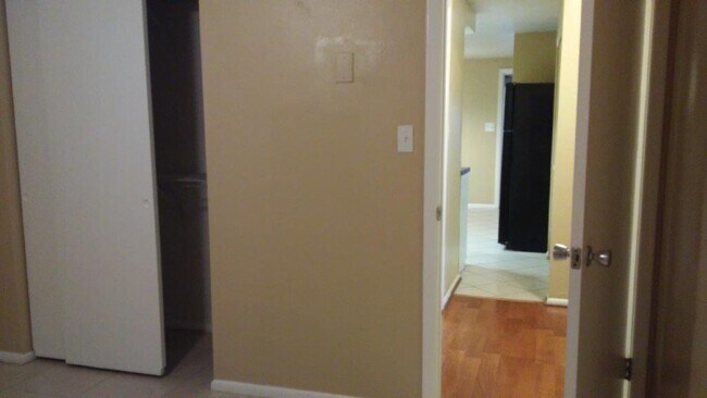 Building Photo - Charming 3/1.5/1 1000 Sq. Ft. home with a ...