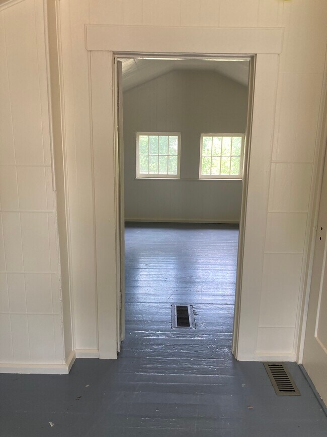 Bedroom 2 entryway - 110 E Hickory St