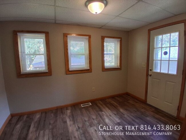 Building Photo - 1302 W 25th St