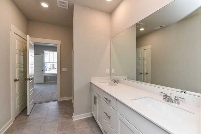 Building Photo - **2022-BUILT TOWNHOME WITH FABULOUS COMMUN...