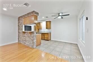 Building Photo - 127 E. Buckthorn-