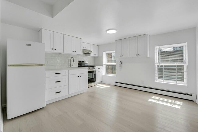 Building Photo - 65 St Pauls Ave