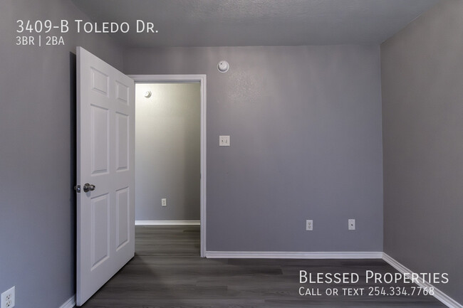 Building Photo - 3409 Toledo Dr