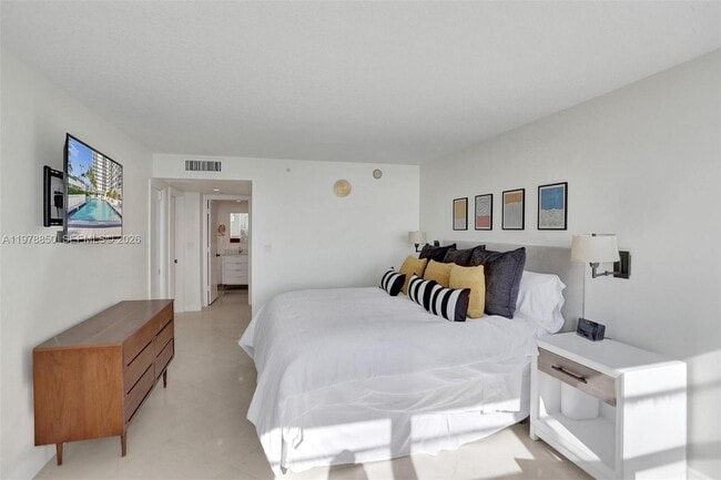 Building Photo - 6917 Collins Ave