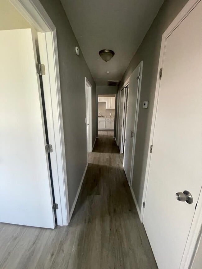 Building Photo - ADORABLE 2 BEDROOM DUPLEX FOR LEASE