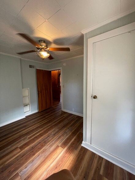 Building Photo - 1641 W Adams St