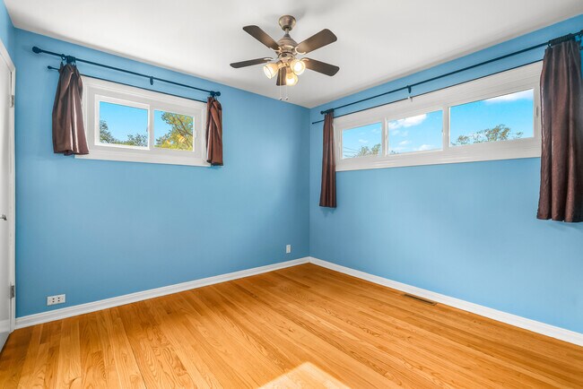 Building Photo - 1500 Mandel Ave