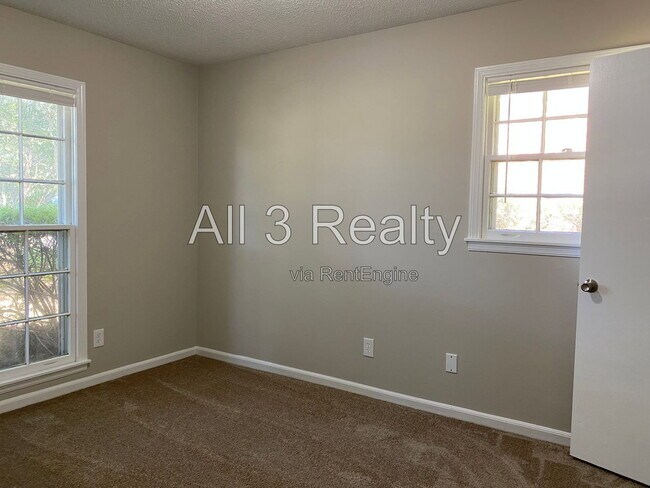Building Photo - 306 Oakwild Dr