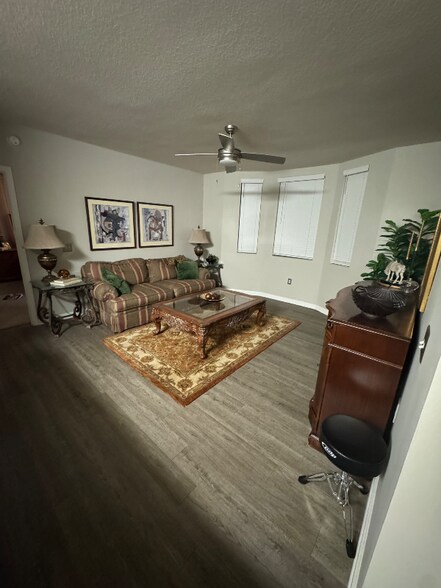 Building Photo - 3940 W Broward Blvd