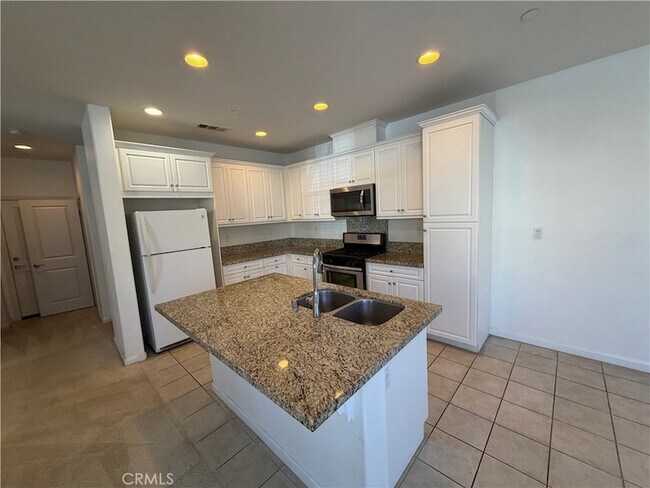 Building Photo - 3010 E Via Fiano