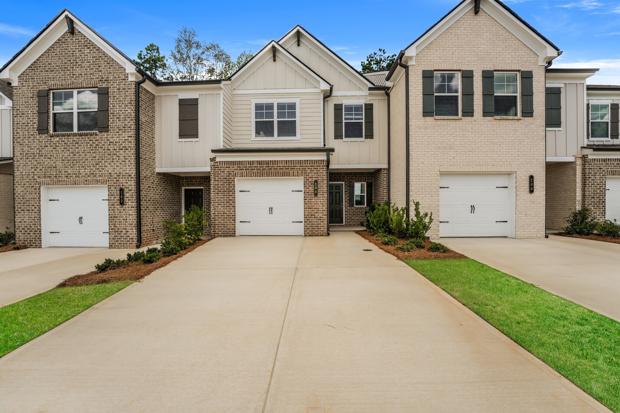 Building Photo - 164 PYRUS Ln
