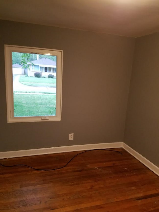 Building Photo - 3 Bedroom with basement!