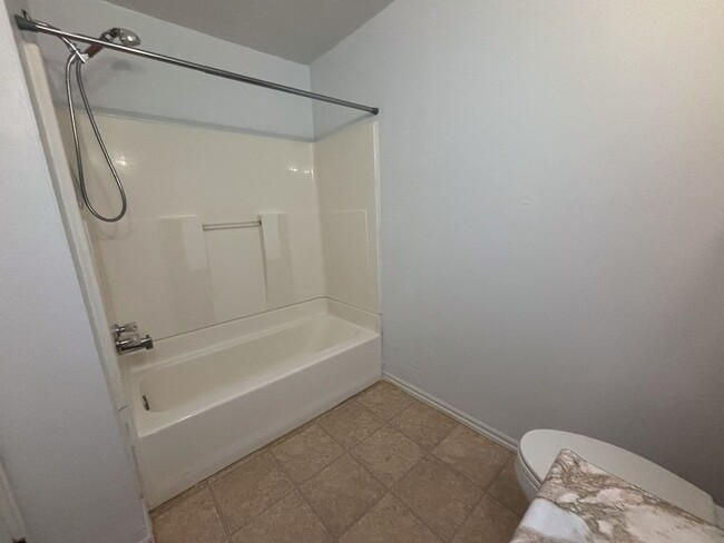 Building Photo - Willow Tree Condo For Rent - Amazing Locat...