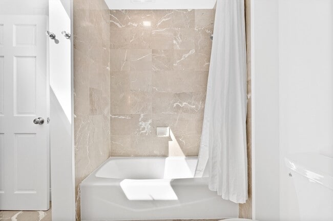 Building Photo - 90 Maple Pl