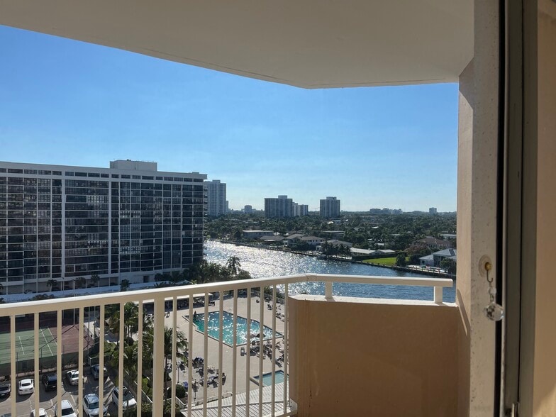 Building Photo - 1965 S Ocean Dr