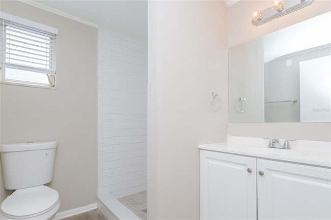 Building Photo - 5127 Reseda Dr