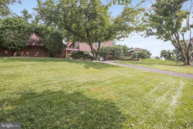 Building Photo - 3406 Woodvalley Dr