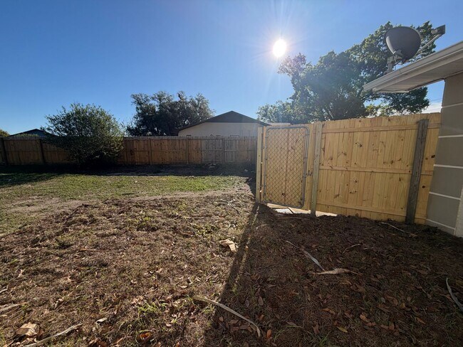Building Photo - Spacious Open-Concept Home with Bonus Patio & Fenced Yard