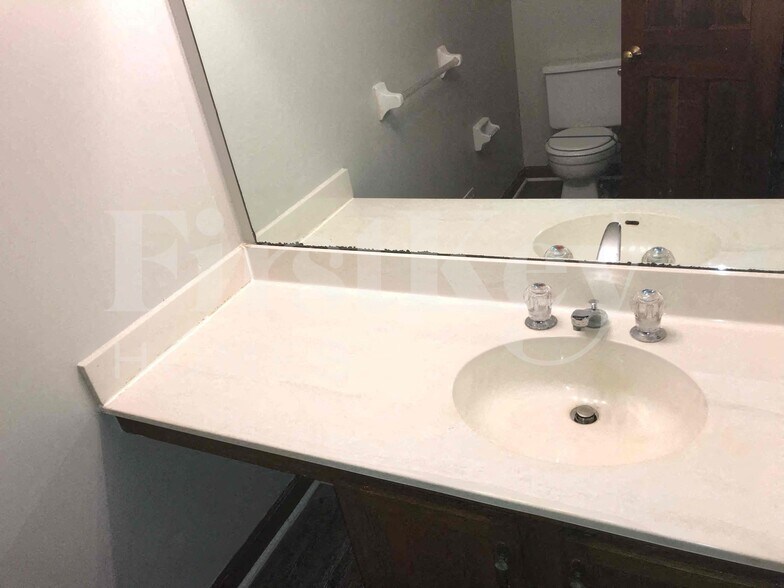 Building Photo - 1433 St Dunstans Rd