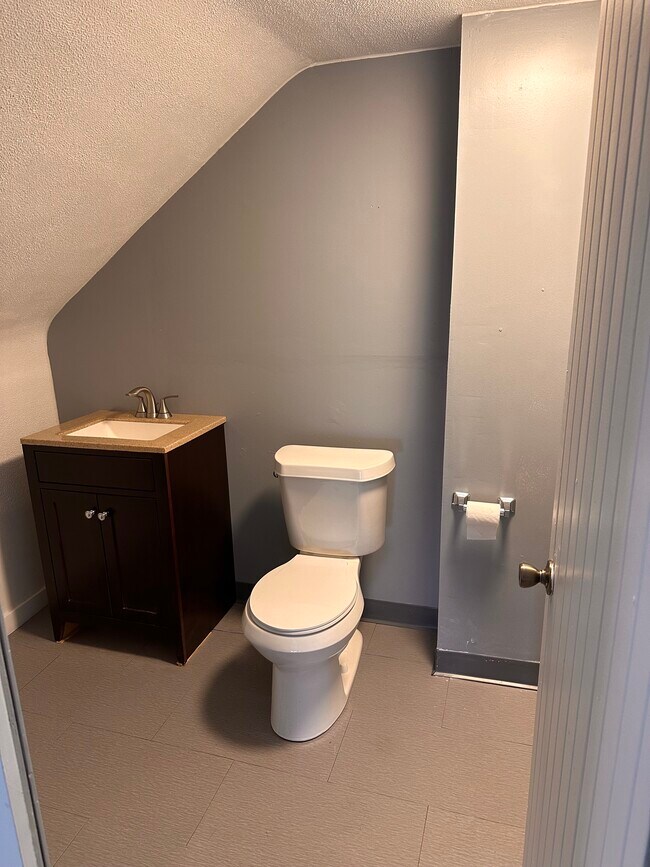 Building Photo - 2205 Cottage Grove Dr