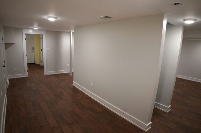 Building Photo - 148 Maple Ave