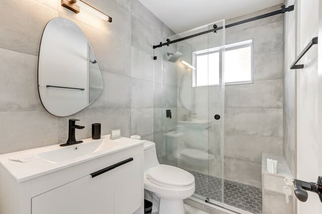 Building Photo - 2325 NE 195th St