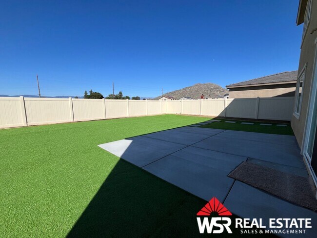 Building Photo - Stunning 6-Bedroom, 3-Bathroom Home for rent in a newer neighborhood