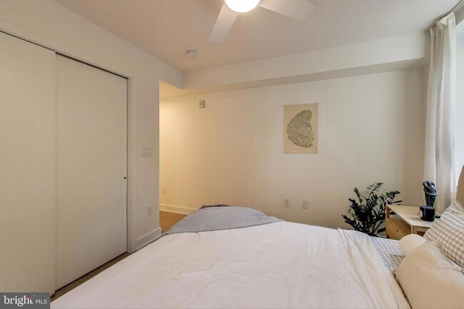 Building Photo - 4017 Davis Pl NW