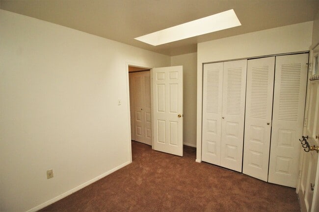 Building Photo - Beautiful 2bd/2ba Historic Butcher's Hill w/ CAC and W/D! --Available 7/15!