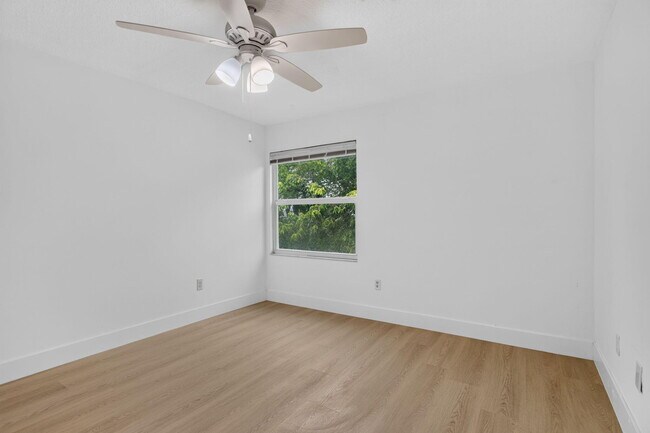 Building Photo - 7087 NW 78th Pl