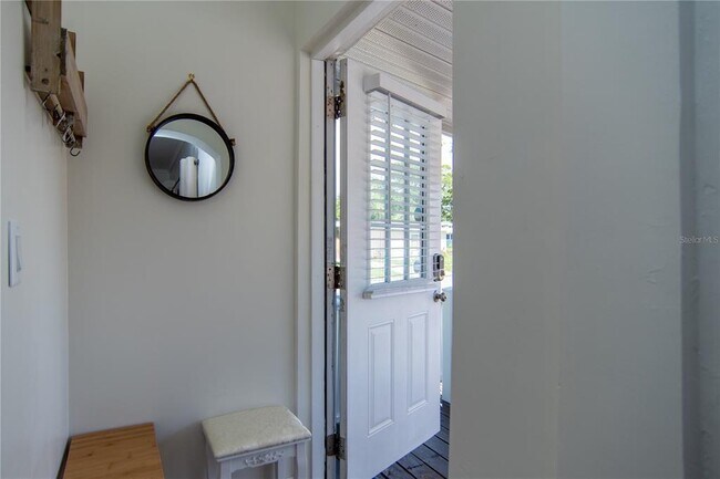 Building Photo - 327 25th St S