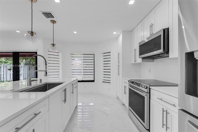 Building Photo - 12403 SW 140th St