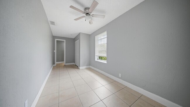 Building Photo - 4681 SW 43rd Terrace