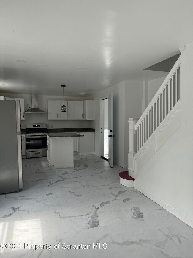 Building Photo - 1743 Clearview St