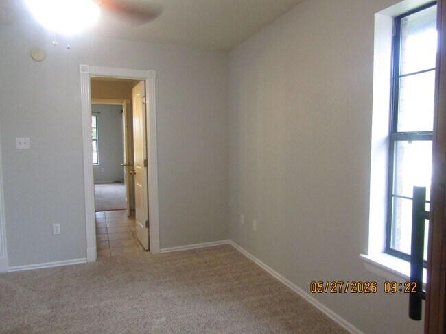 Building Photo - Beautiful 4-bedroom home located in the Heritage Hills Area!