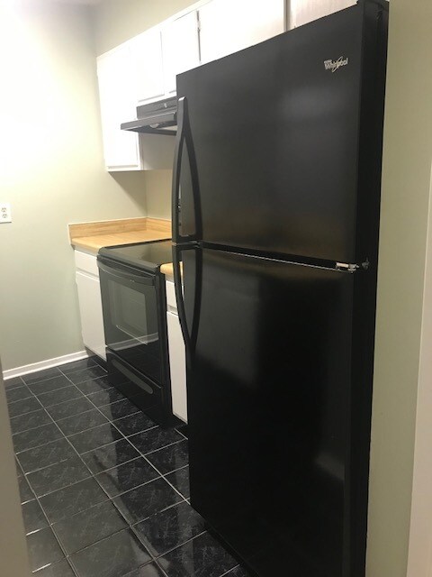 Kitchen Area - 7024 N Holiday Dr