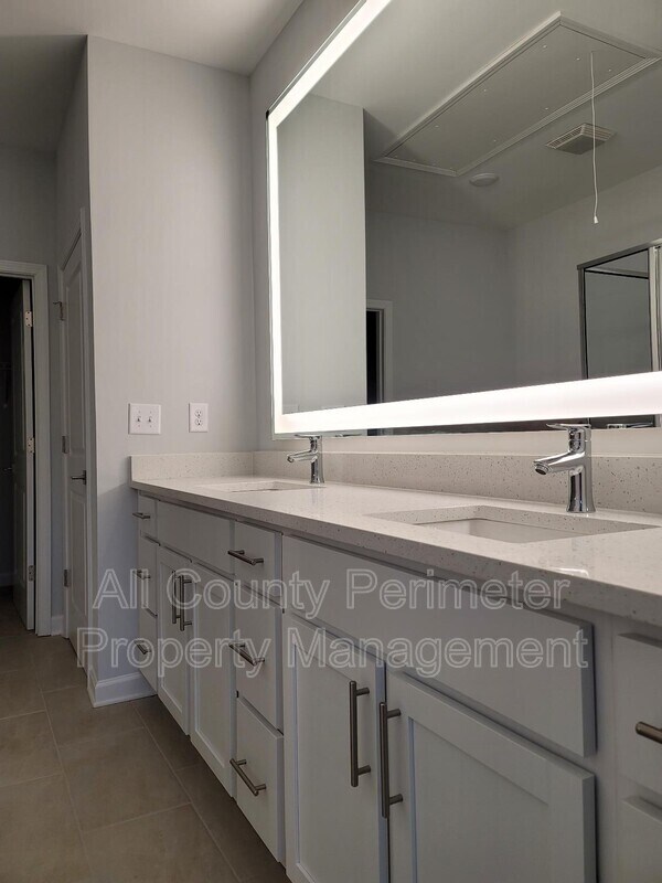 Building Photo - 30 Wren Dr